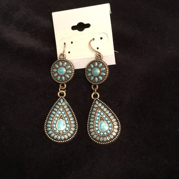 Earrings - Picture 2 of 3